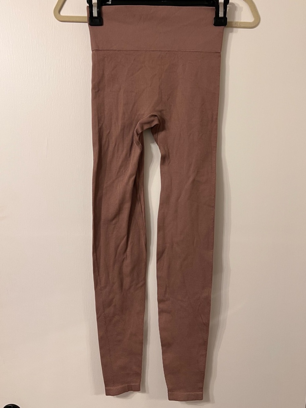 ARITZIA BABATON SEAMLESS RIBBED HIGH RISE LEGGINGS ✨